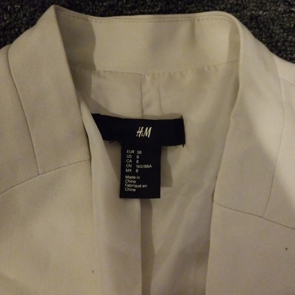 Blazer - Picture 5 of 5